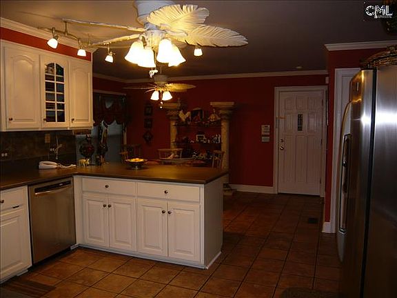 2nd image of 386 Livingston Ter