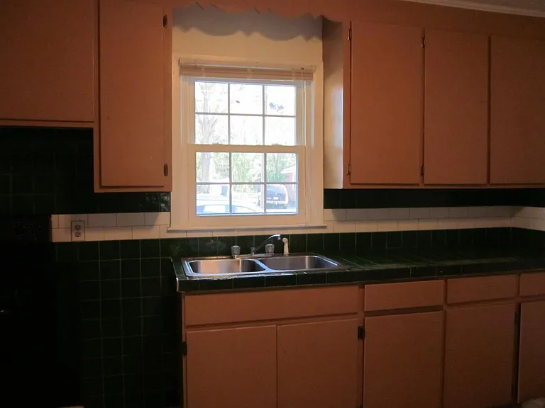 2615 Sater St — Photo 5