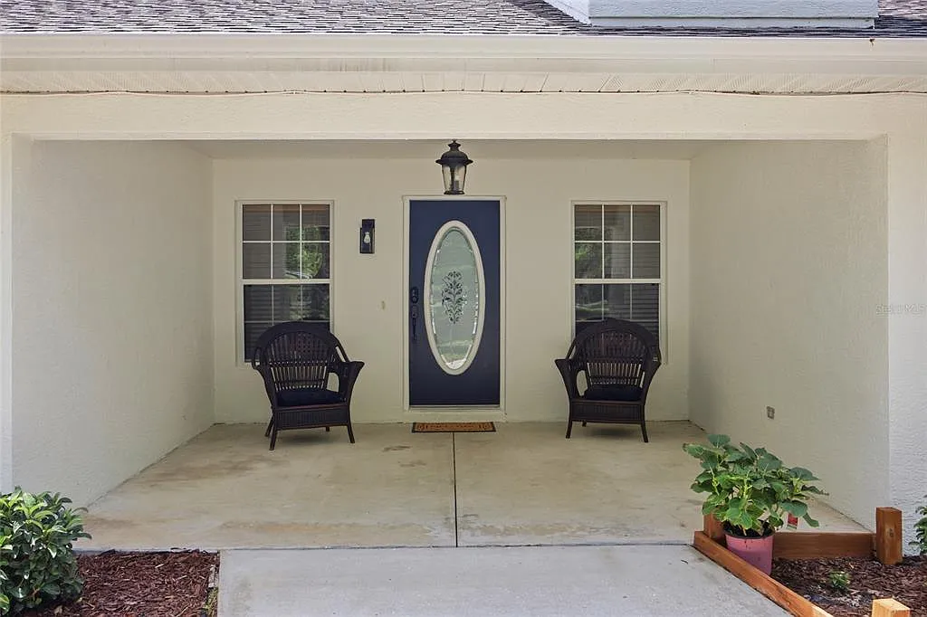 5 bed, 3.0 bath, 2930 sqft, $4,500 — Photo 2