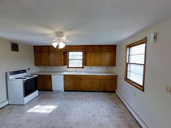 4th image of 917 Poplar St S