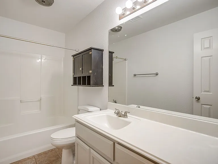 5323 Northridge Blvd — Photo 10