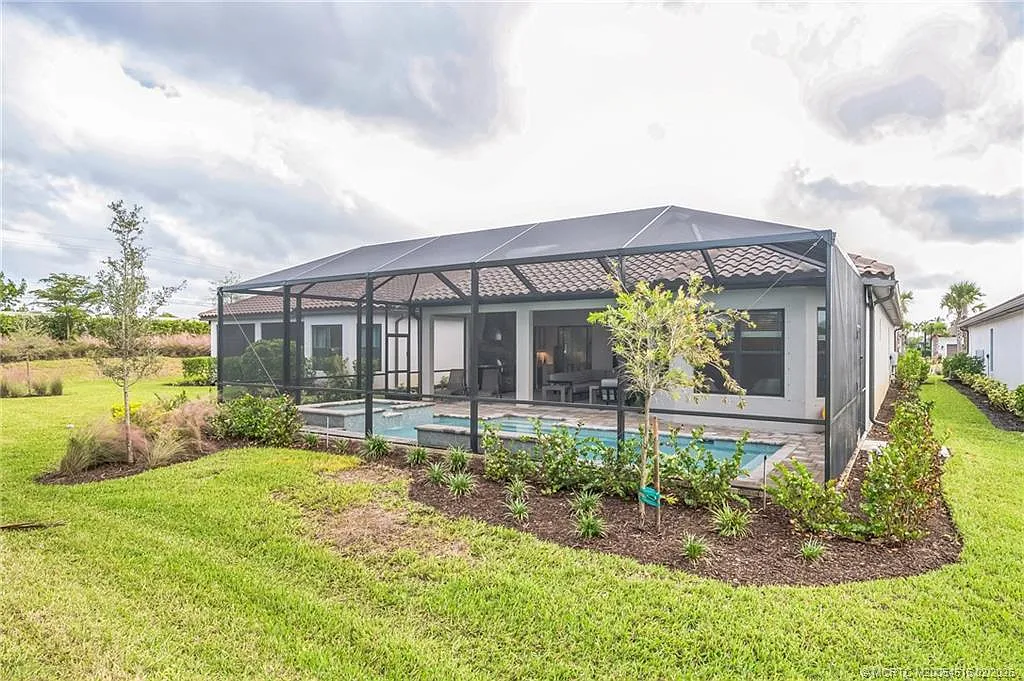 3 bed, 3.0 bath, 2413 sqft, $15,000 — Photo 3
