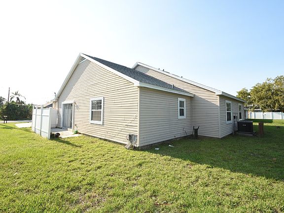 3rd image of 42 Coral Reef Ct N