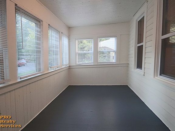 5th image of 624 Farrington St