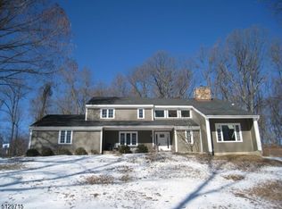 11 Rogers Rd, Chester, NJ 07930