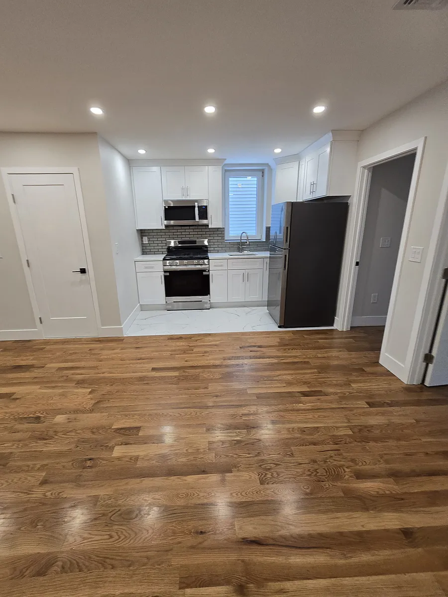 Building Photo - 1032 Van Duzer St #2A