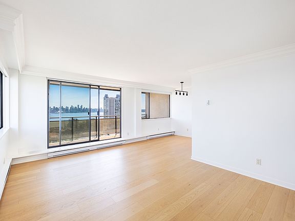 3rd image of 444 Lonsdale Ave #1202