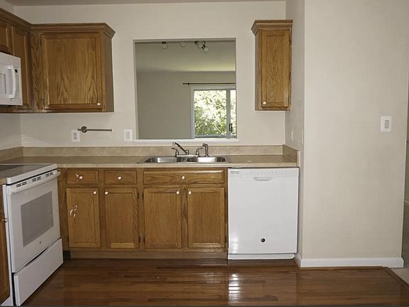 3rd image of 204 Pinnacle Dr