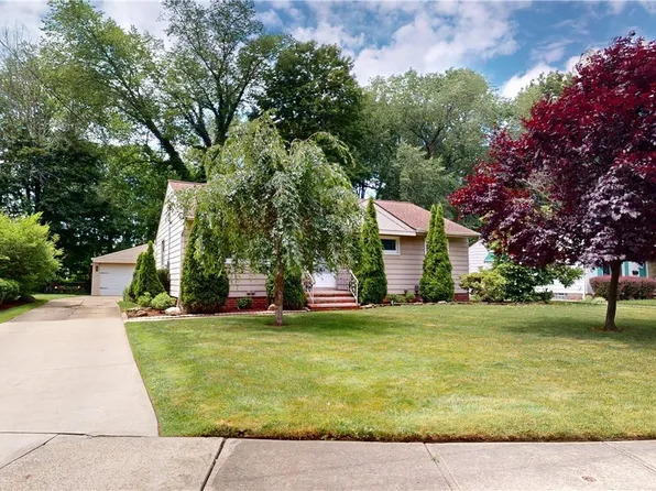 3162 W 231st St, North Olmsted, OH 44070