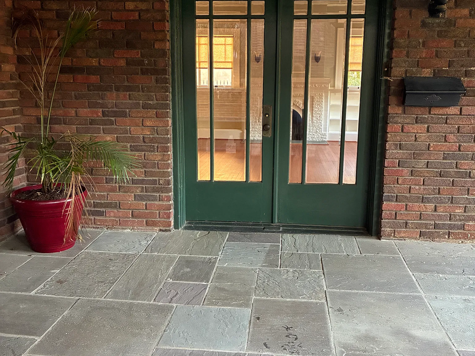 4 bed, 2800 sqft, $8,000 — Photo 1