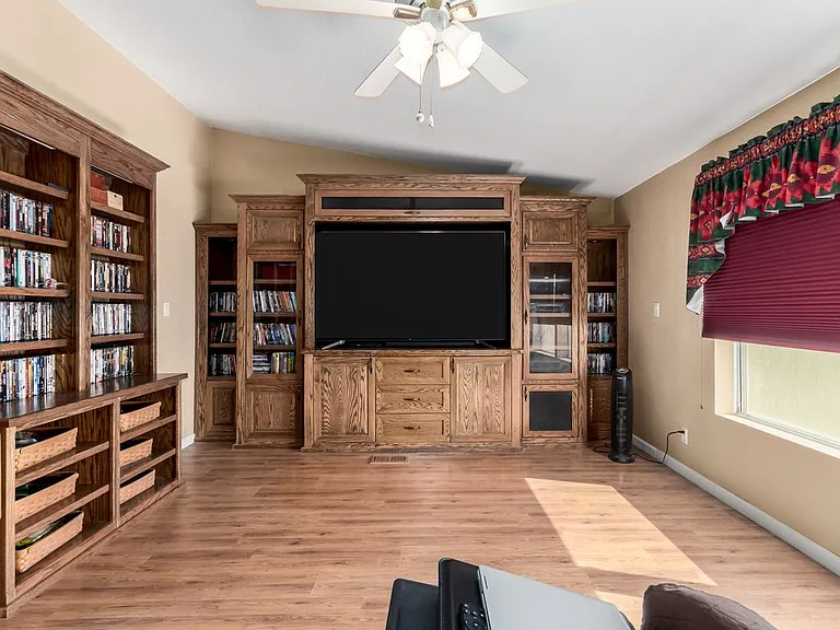 16697 W Hopi Dr — Photo 7