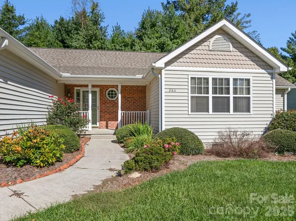 286 Charlestown Dr, Hendersonville, NC 28792