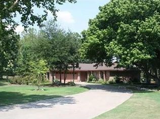 11 Willow Dr, Hearne, TX 77859