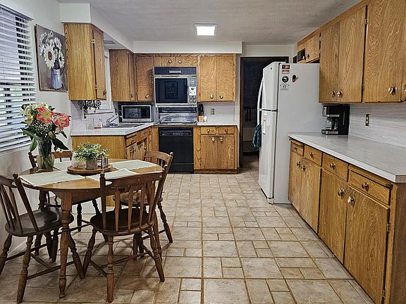 5th image of 461 W Scott Dr