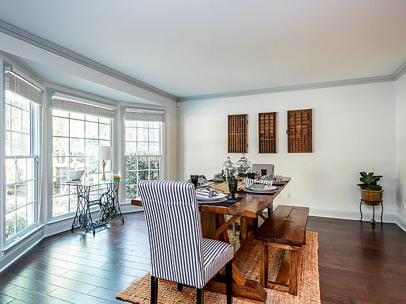 4th image of 3196 Hunterdon Ct SE