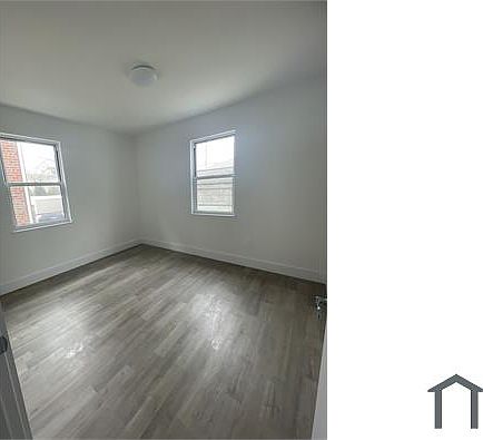 2nd image of 3821 Maple Ave #1R
