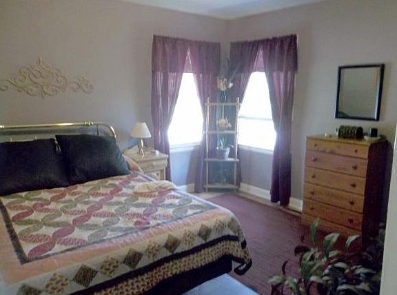3rd image of 403 Twin Oaks Dr