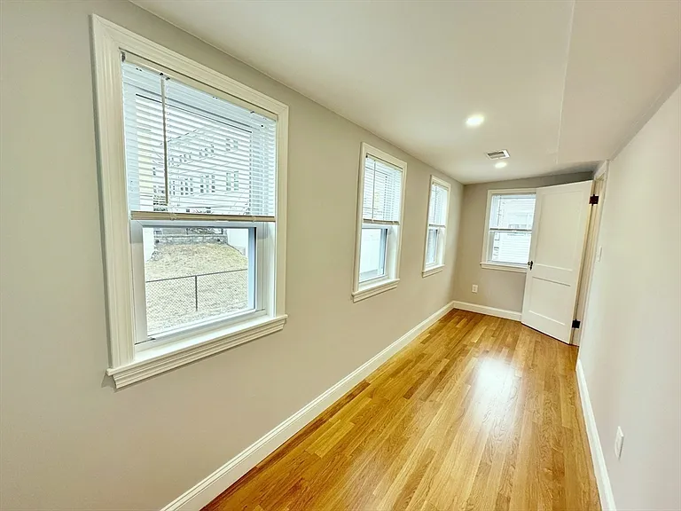 75 Governor Winthrop Rd — Photo 29