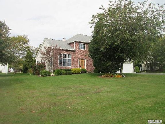 2nd image of 9 Jacobsen Ct