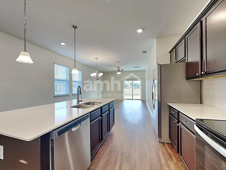 1028 Walden Pond Dr — Photo 3
