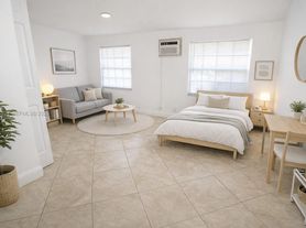 35 Virginia Rd, Hollywood, FL