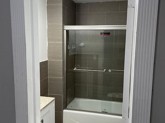 5th image of 540 Taylor Ave #1
