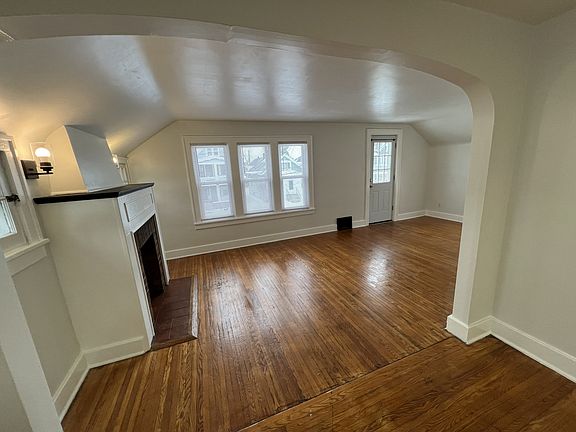 2nd image of 12 Palos Pl #2