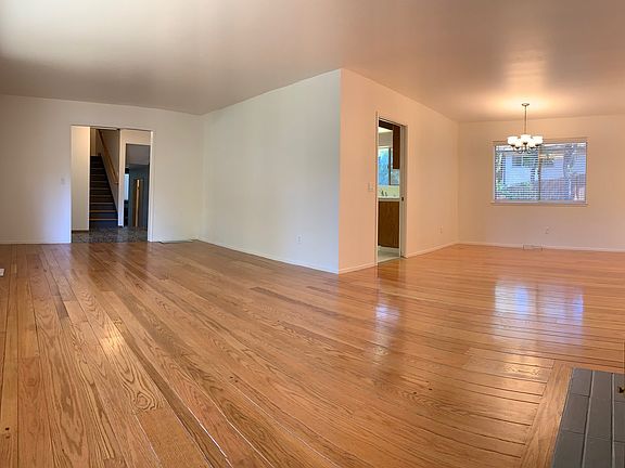 3rd image of 974 King Henry Way