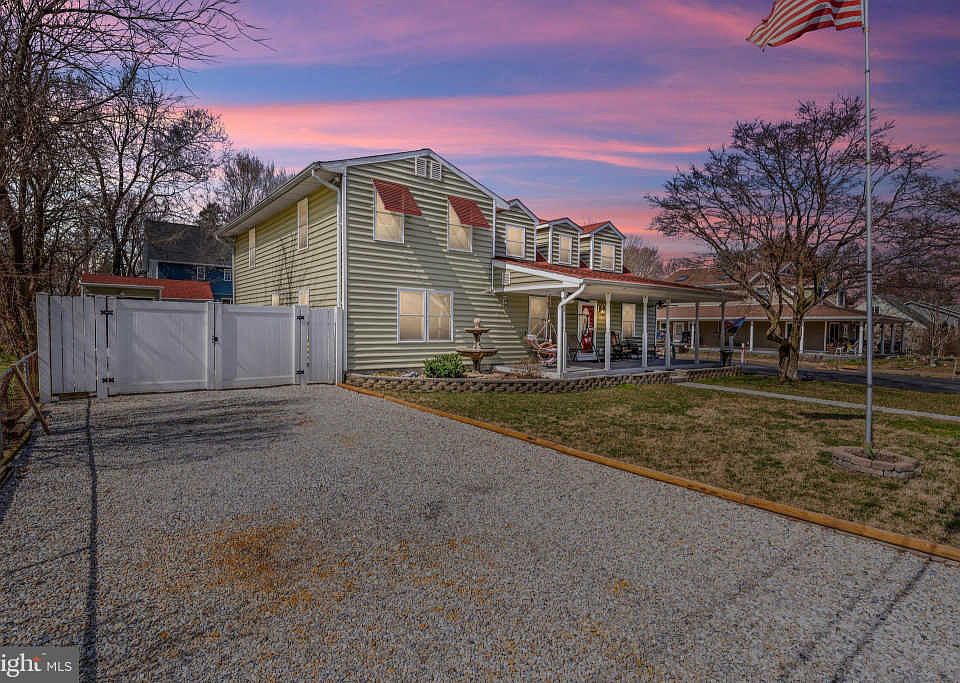 1st image of 809 Bradford Ave