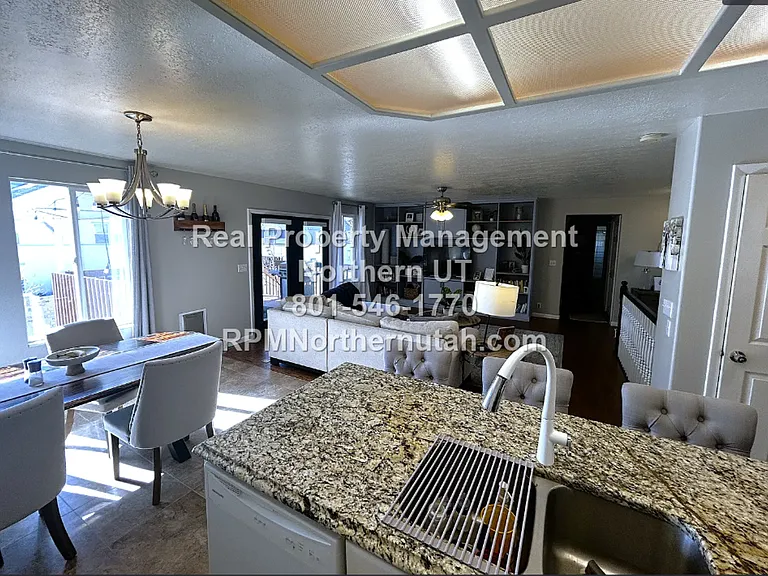 703 W 2175 N — Photo 8