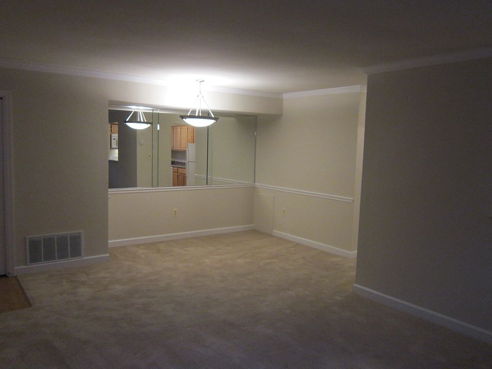2nd image of 10 Phlox Cir APT G
