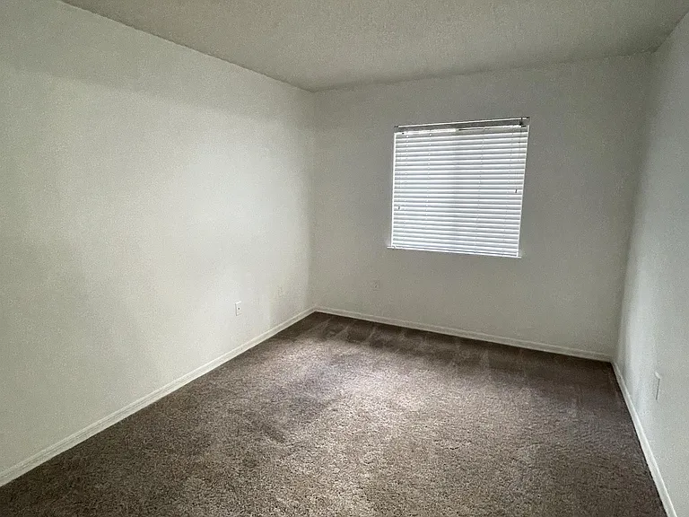 202 Riverbend Dr #201 — Photo 10