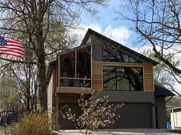 403 W Kaskaskia St, Paola, KS 66071