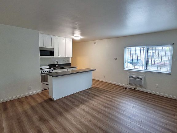 5th image of 7201 Pickering Ave APT A