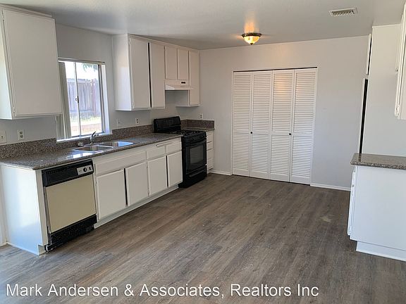 4th image of 3038 E Brookside Ct