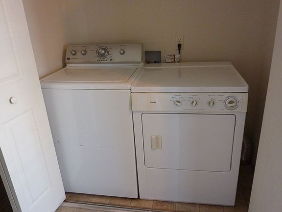 5th image of 1336 E Balview Ave #A