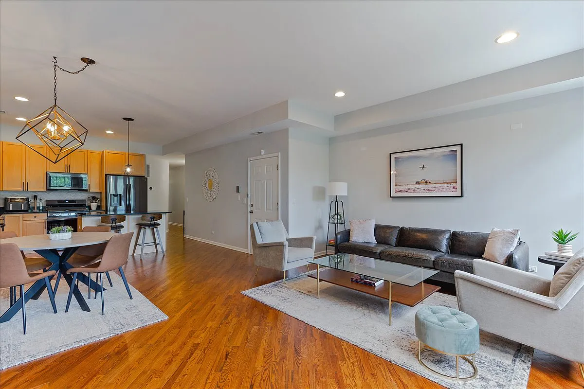 3 bed, 1650 sqft, $3,200 — Photo 2