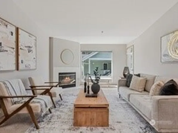12323 NE 97th Street #Q, Kirkland, WA 98033