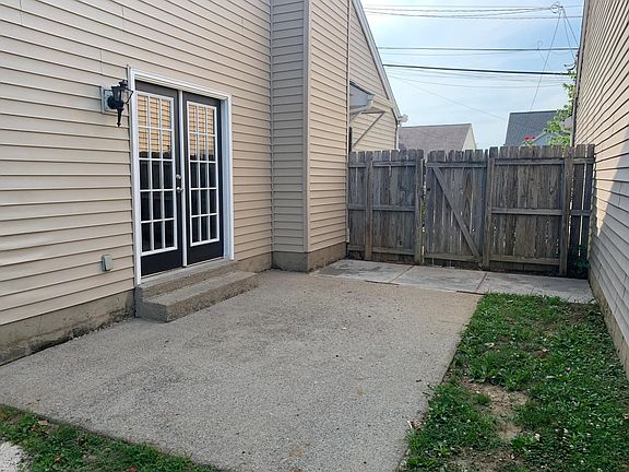 5th image of 2740 Penn Meade Dr