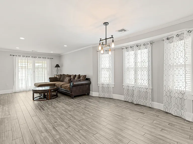 72 Windsor Rd #2 — Photo 4