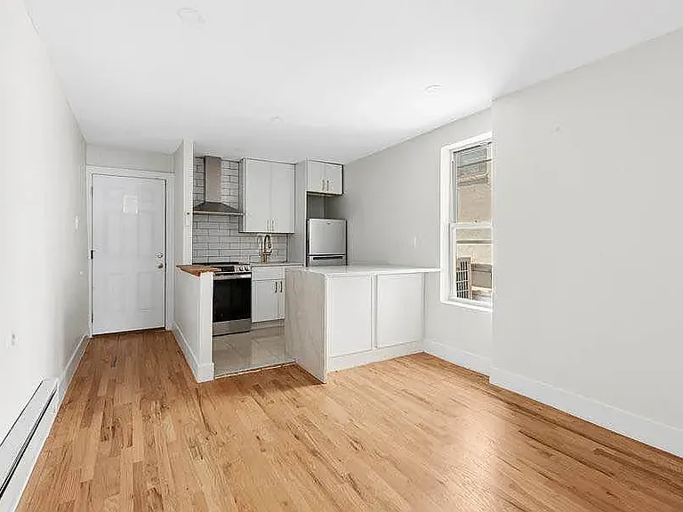 245 S 1st St #1R — Photo 2