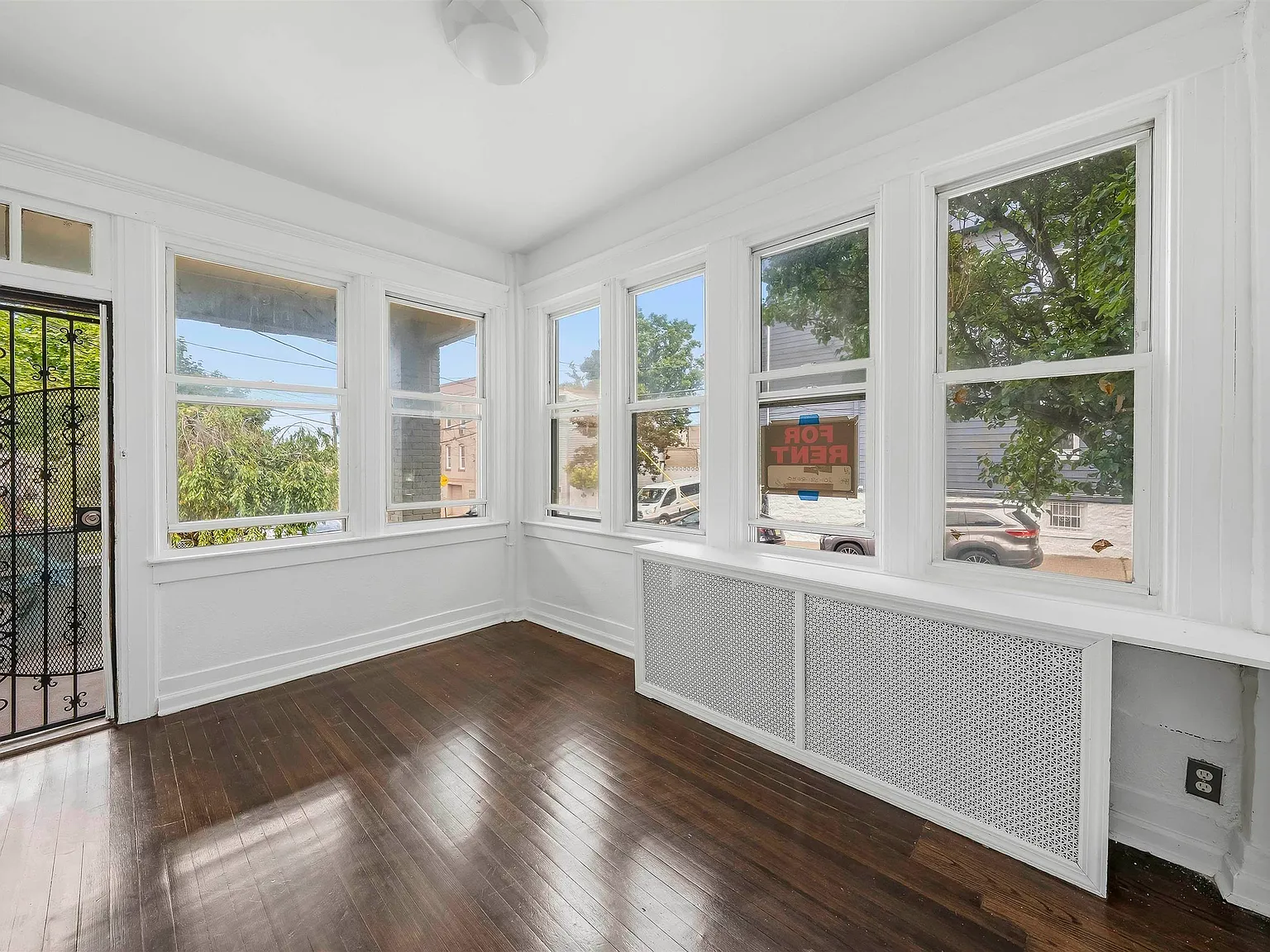 3 bed, 1.0 bath, $3,000 — Photo 2