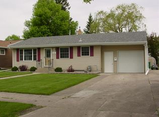 912 19th St NW, East Grand Forks, MN 56721