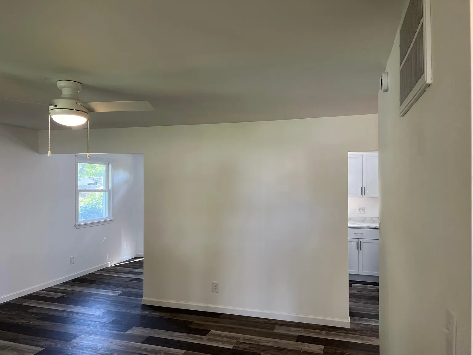 3 bed, 960 sqft, $1,600 — Photo 3