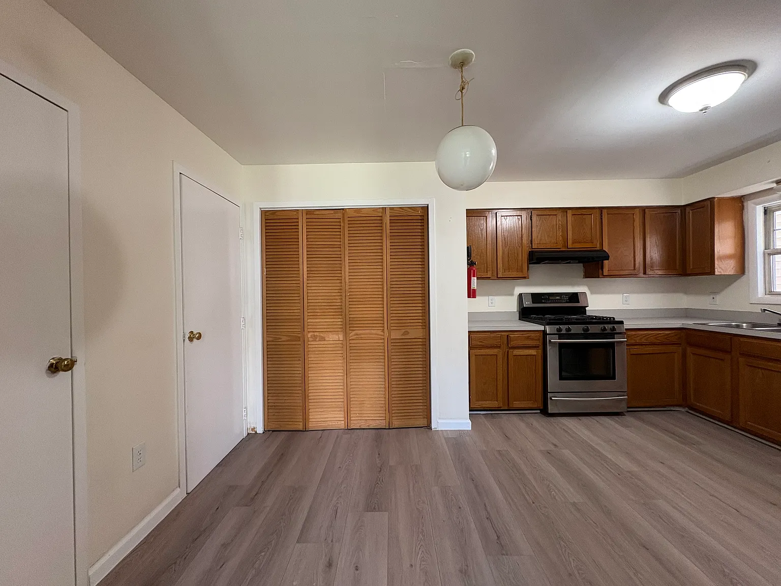 174 Dwight St — Photo 2
