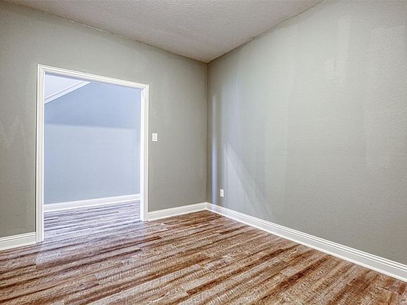 5th image of 9213 Coral Ln