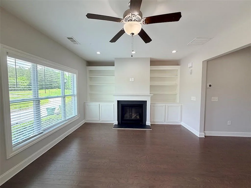 3 bed, 2.5 bath, 1822 sqft, $2,900 — Photo 3