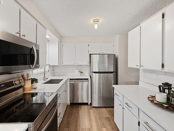 4th image of 4261 Vernon Loop NE