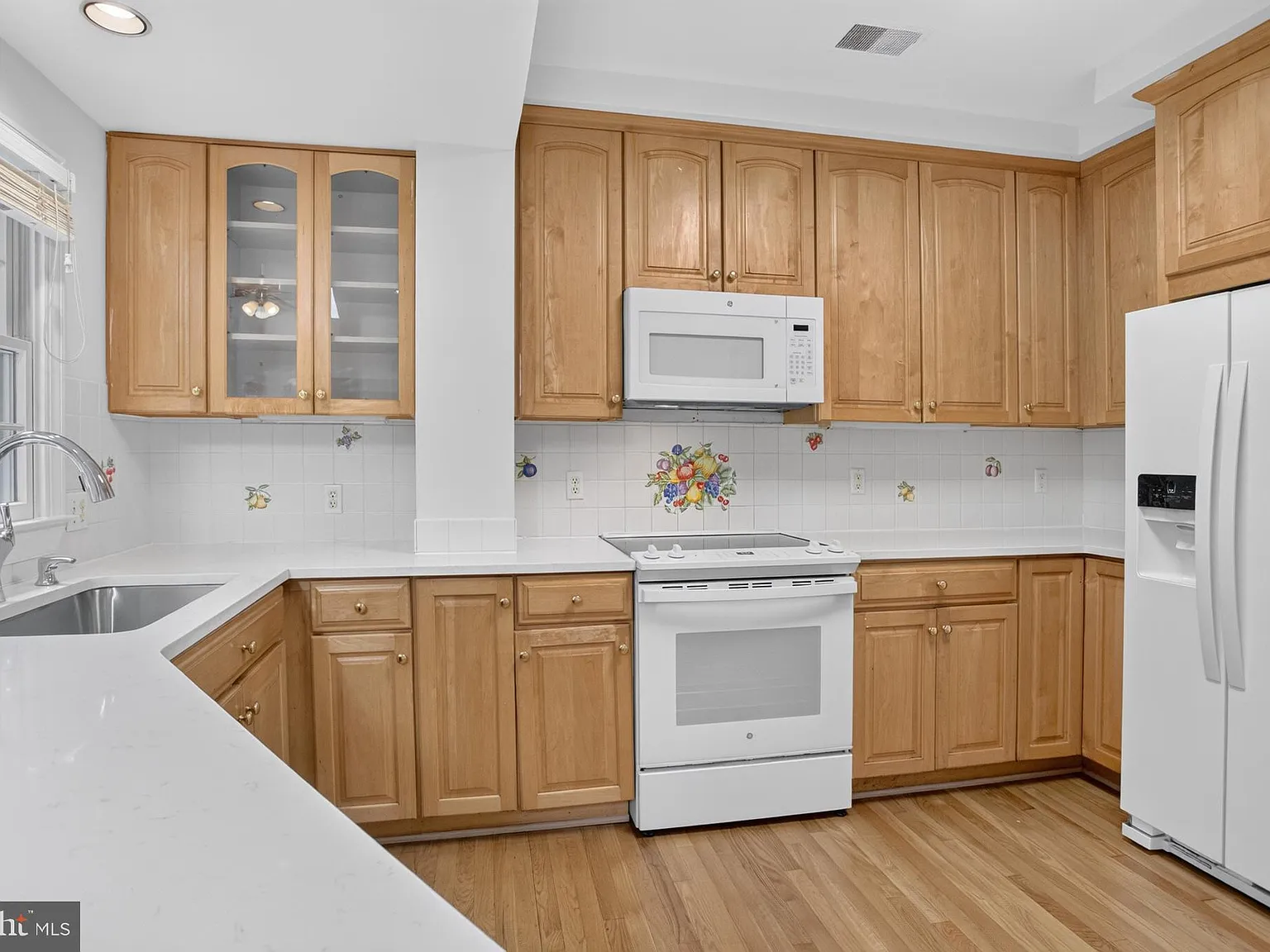 3 bed, 4.0 bath, 2234 sqft, $4,900 — Photo 4