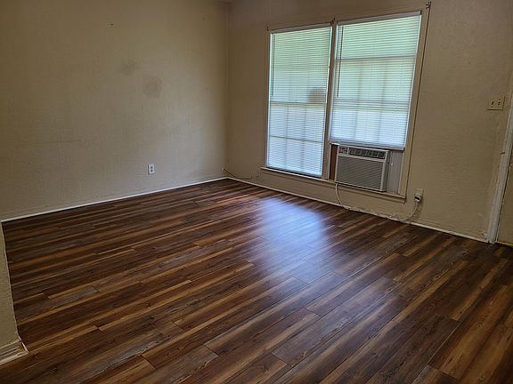 2nd image of 614 W Rush Ave